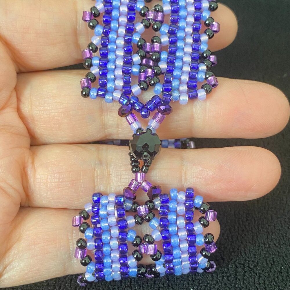 Handmade Beaded Bracelet Shades of Purple 7 Inches Long - Picture 4 of 12